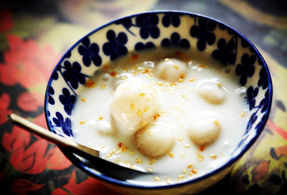 Photo Chachwan_Warm-Coconut-rice-dumplings-in-salted-coconut-cream-web